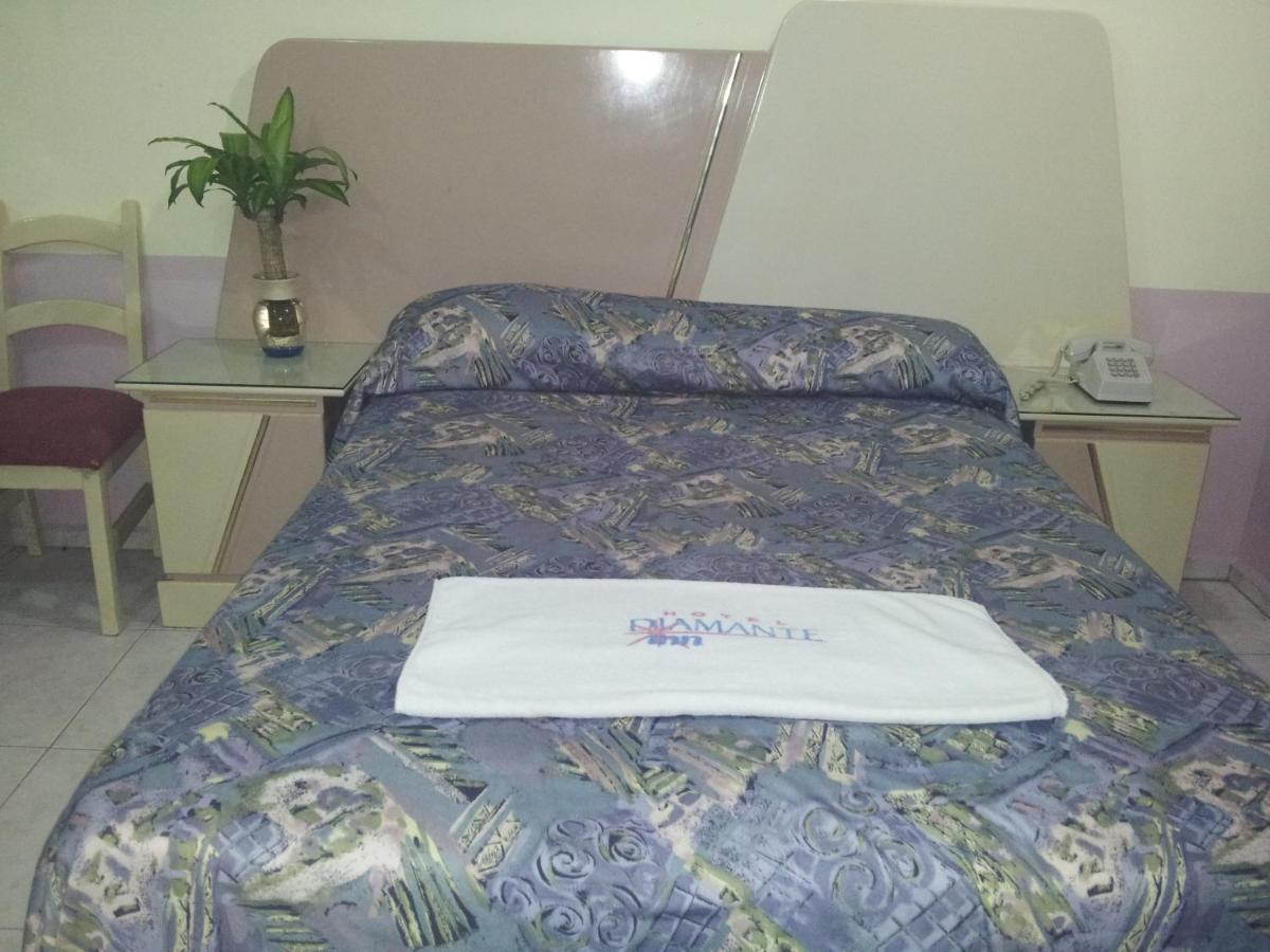 Hotel Diamante Inn Uriangato Extérieur photo