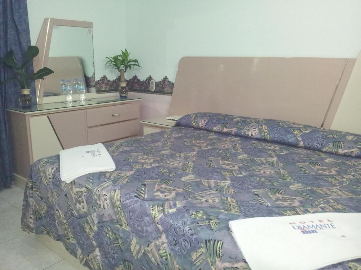 Hotel Diamante Inn Uriangato Extérieur photo